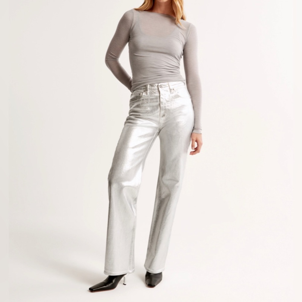 NWT Abercrombie Fitch Silver 90s Relaxed Fit Metallic Silver Jeans 30 10S